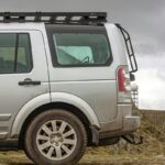 Vehicle equipped with roof rack and travel accessories